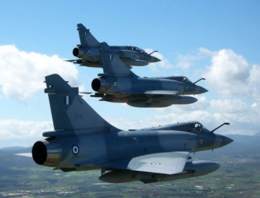 Η τροχαία προειδοποιεί: Πολεμικό αεροπλάνο στην Εθνική Αθηνών – Λαμίας (φωτό) (upd)